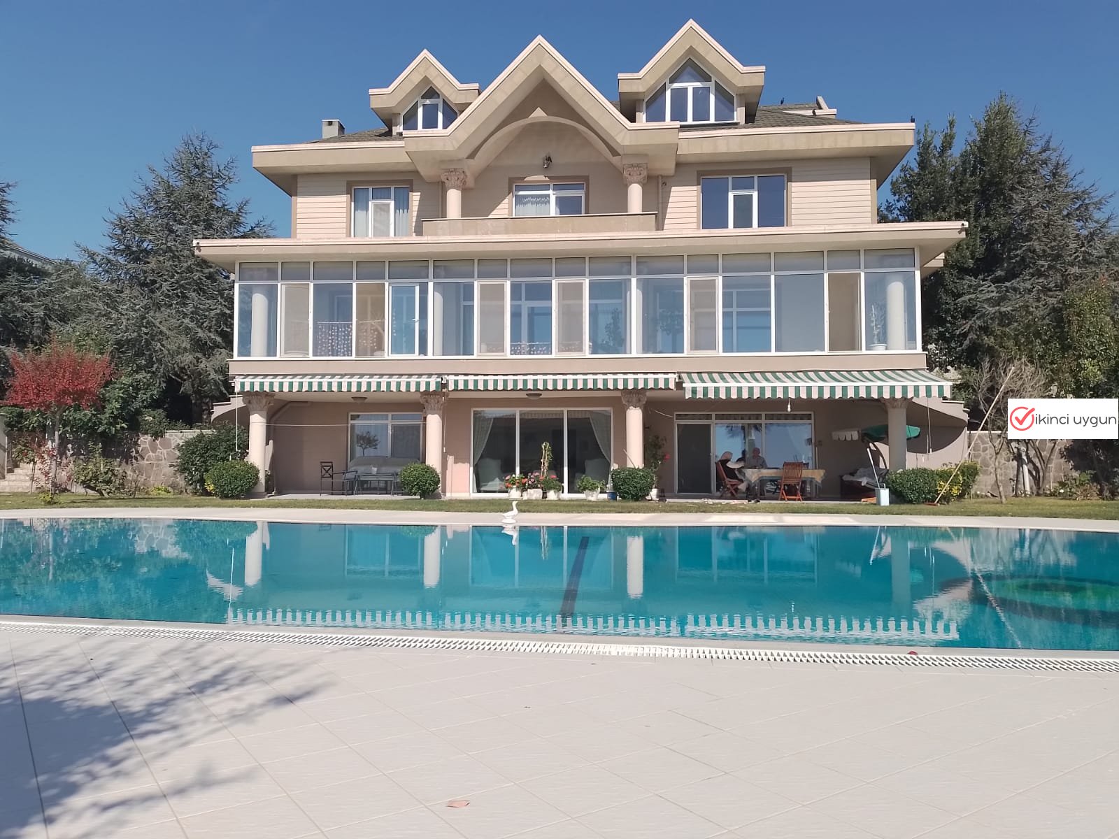 Büyükçekmece aile için site içerisinde 3 adet tripleks villa